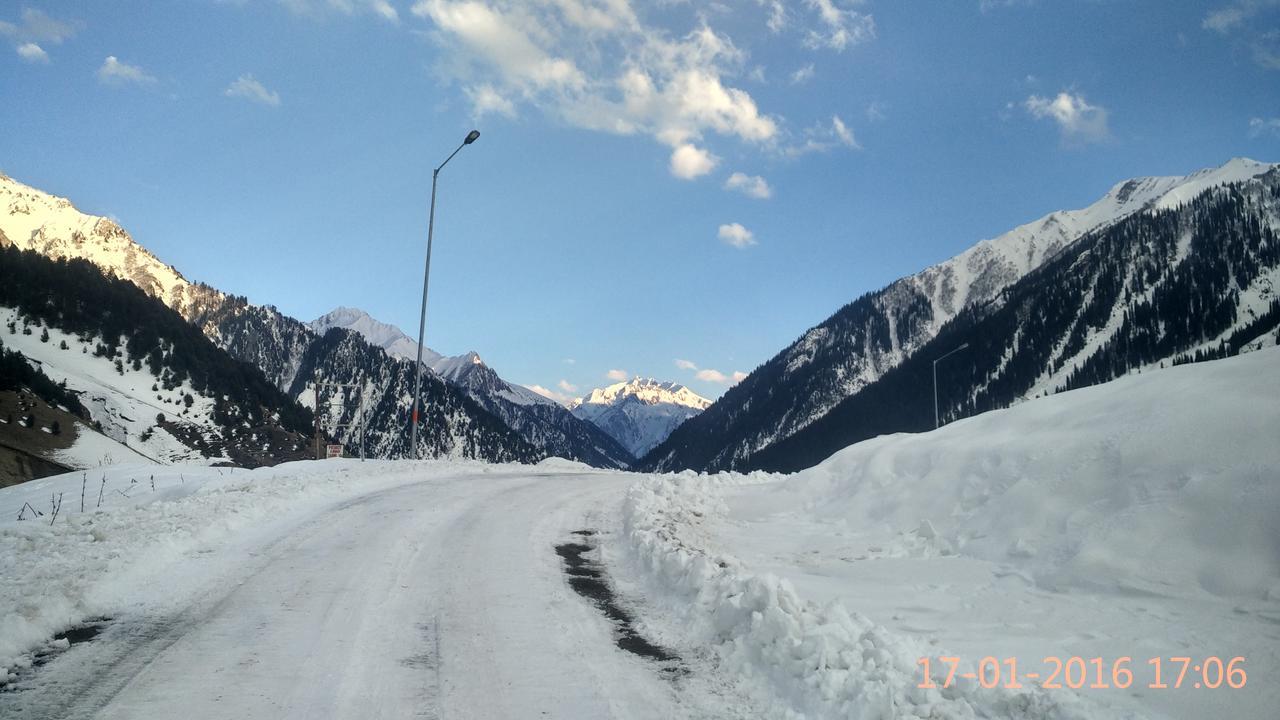 Hotel Glacier Heights Sonamarg Exterior photo